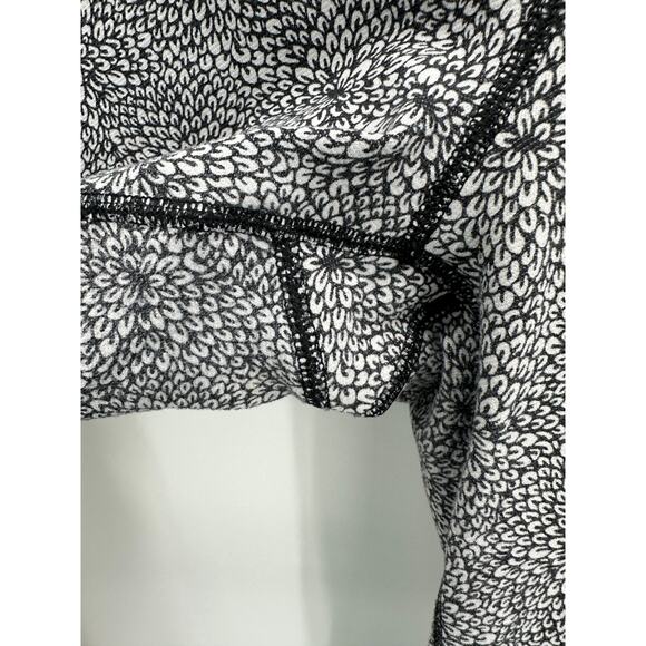 Lululemon Black White Floral Print Pull On Activewear Leggings Women's Size 4 - Picture 5 of 9